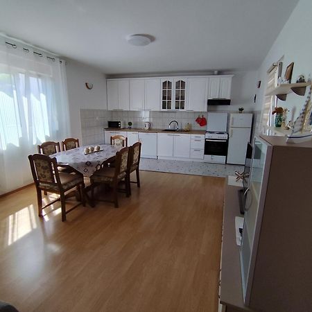 Apartments Milevcic Jelsa  Zimmer foto