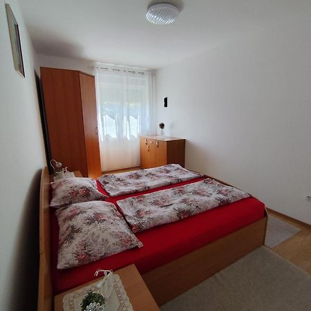 Apartments Milevcic Jelsa  Zimmer foto