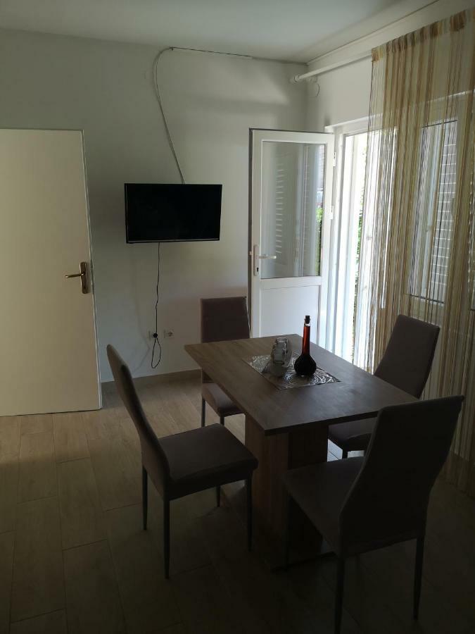 Apartments Milevcic Jelsa  Exterior foto