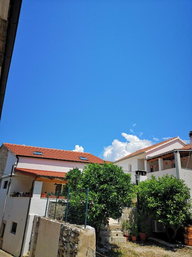 Apartments Milevcic Jelsa  Exterior foto